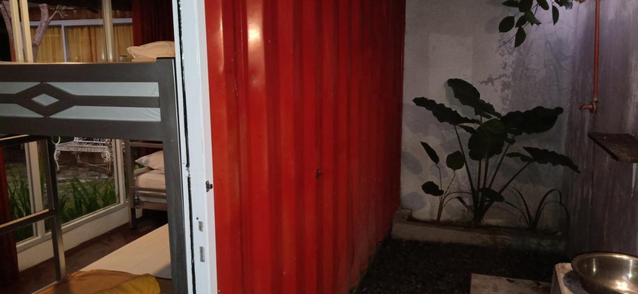 Kubu Container Hotel Uluwatu Buitenkant foto